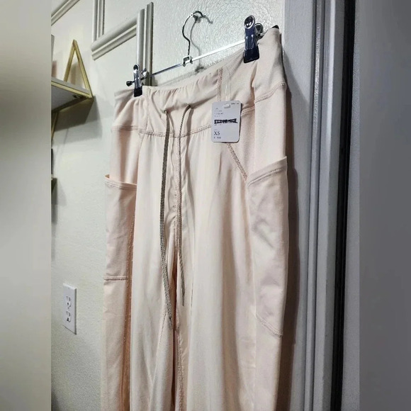 Free People Color Me Happy Solid Joggers and Cropped Jacket Size XS NWT - Picture 16 of 16